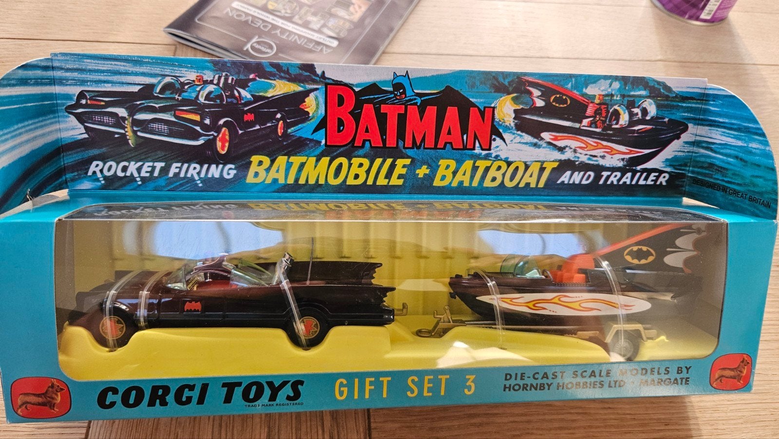 Corgi Giftset 3 Batmobile en Bat Boat. Re issue., Ophalen of Verzenden