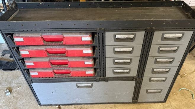 Stelling bedrijfswagen met lades en opbergbakken, Ophalen