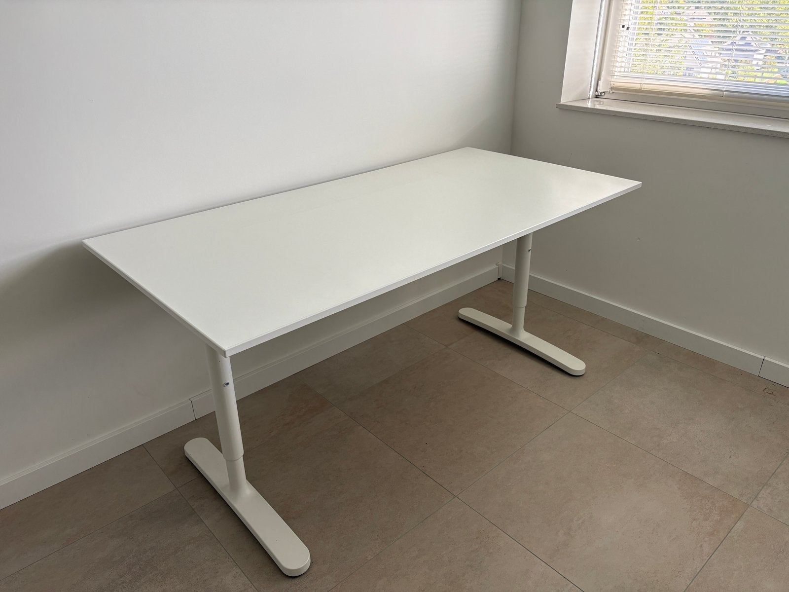IKEA Bekant bureau wit - Zo goed als nieuw, Ophalen, 160 cm, Spaanplaat of MDF, In hoogte verstelbaar