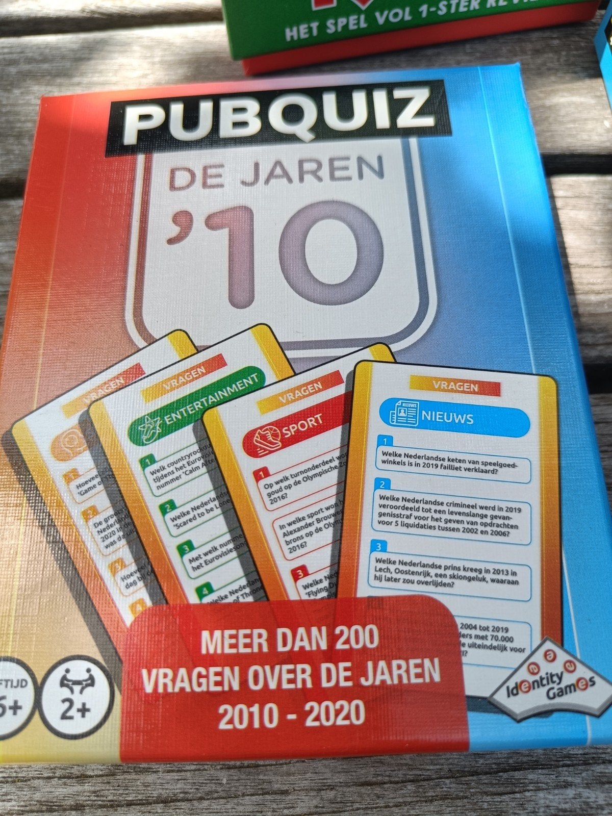 Pubquiz De Jaren '10 - Quizspel over 2010-2020, Vijf spelers of meer, Ophalen of Verzenden, Zo goed als nieuw, Identity Games