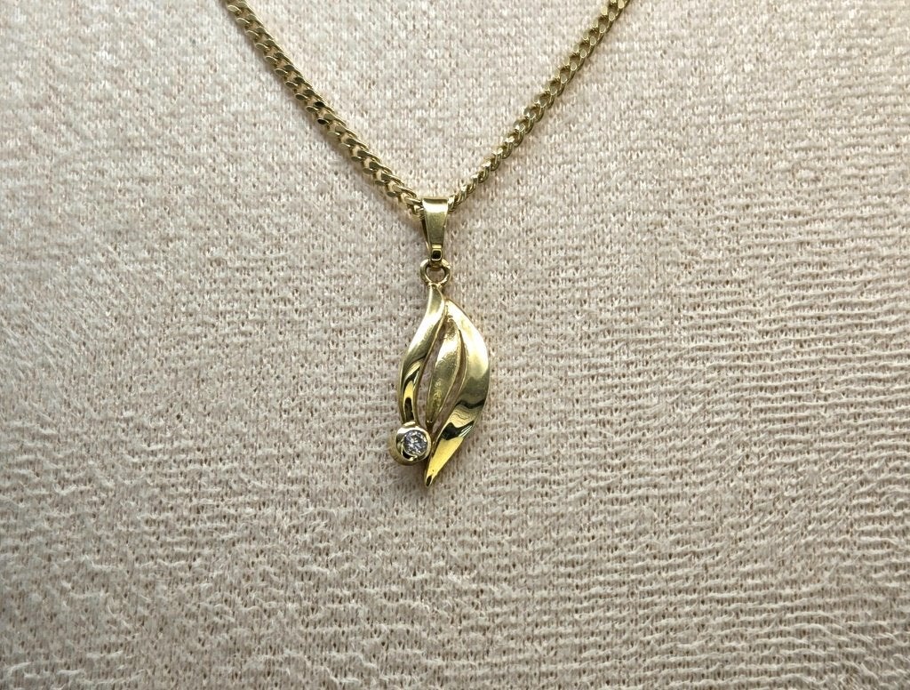 Vintage gouden hanger met zirkonia. 2026/585, Overige voorstellingen, ., Ophalen of Verzenden, Zo goed als nieuw