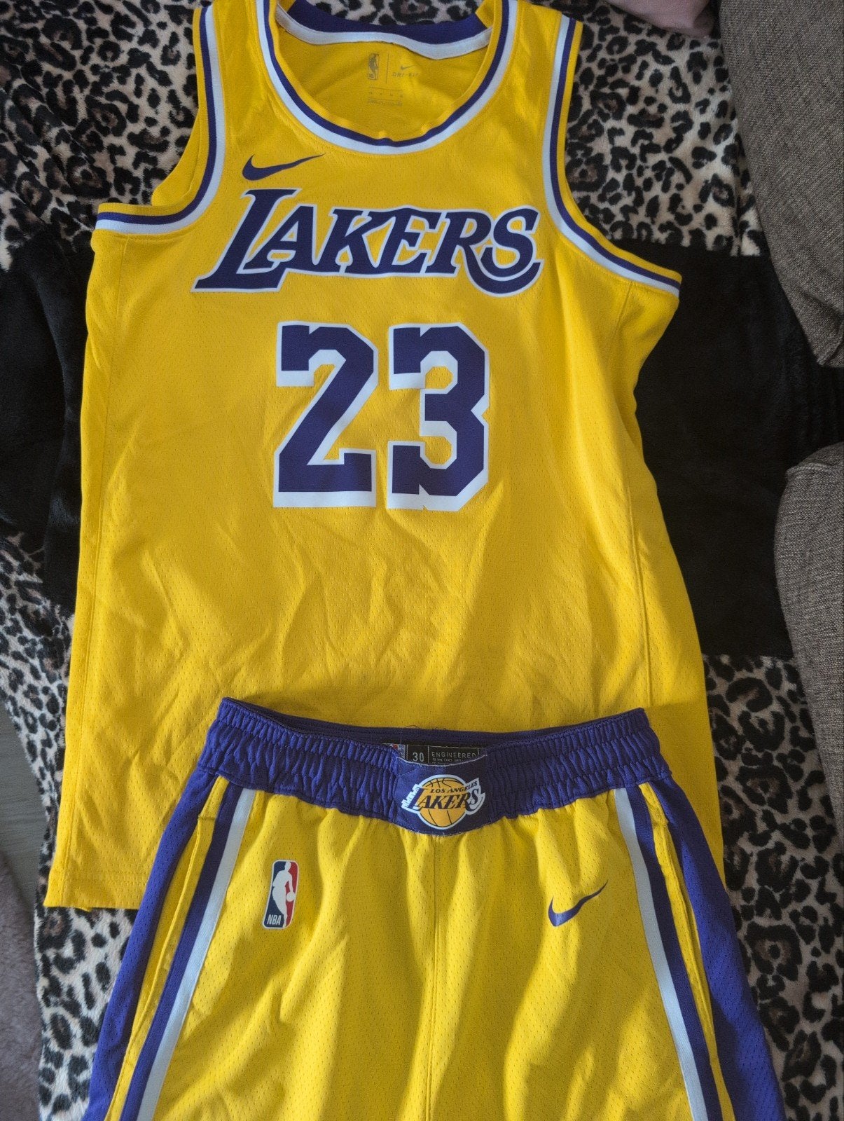 basketbal pak, Sport en Fitness, Basketbal, Ophalen of Verzenden, Zo goed als nieuw, Kleding