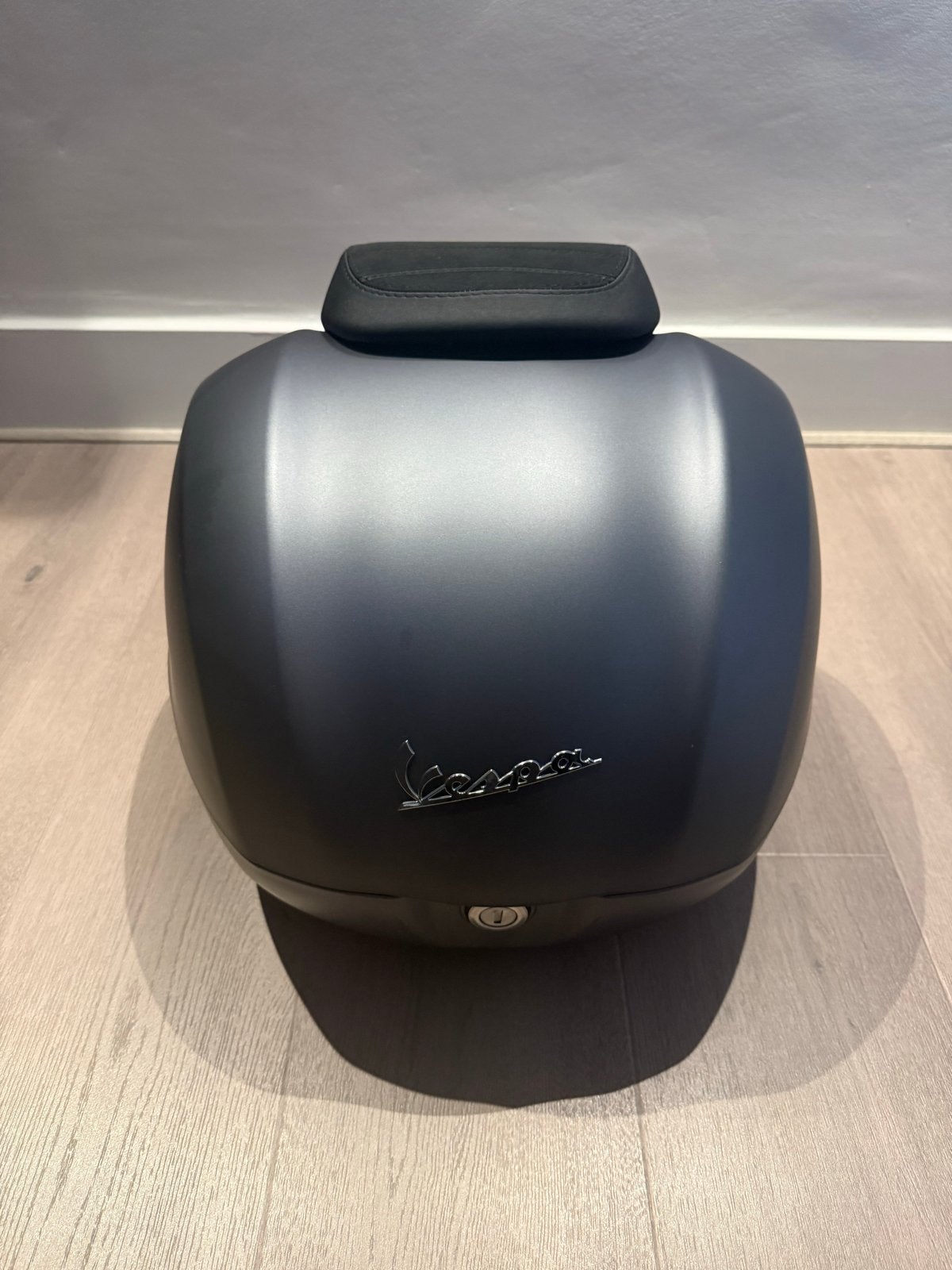 Vespa Topkoffer Mat grijs met Rugsteun, Ophalen of Verzenden, Gebruikt