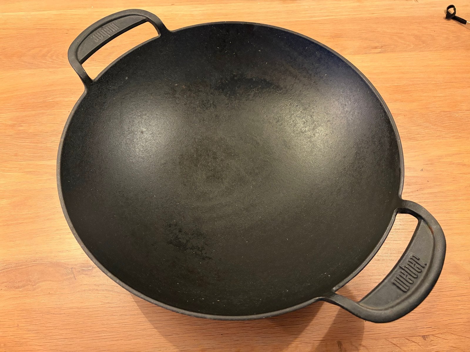 Weber Gietijzeren Wok 39 cm Perfect voor BBQ en buitenkoken, Overige typen, Ophalen of Verzenden, Zo goed als nieuw, Zwart