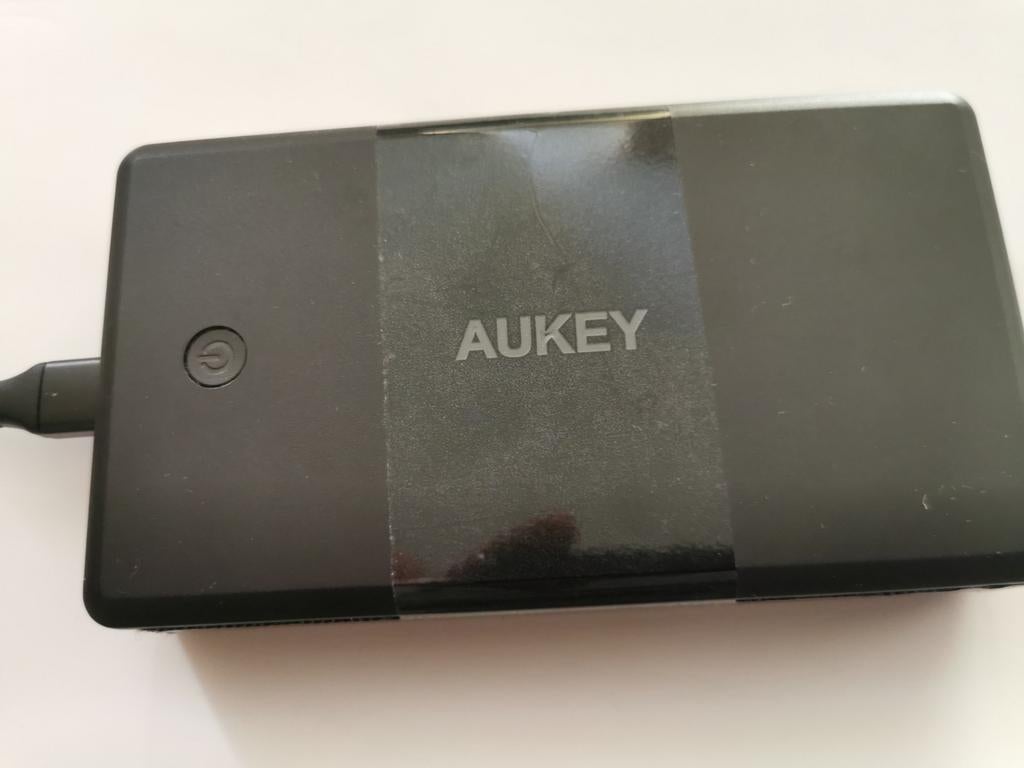 Aukey 30.000 mah 4 usb poorten snelladen PD Quick charge 3.0, Telecommunicatie, Powerbanks, Ophalen of Verzenden, Gebruikt, Aukey anker