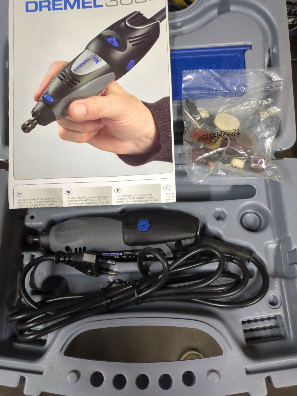 Nieuwe Dremel 300 Multitool met enkele accessoires en koffer, Ophalen of Verzenden, Nieuw, Multitool, Overige merken