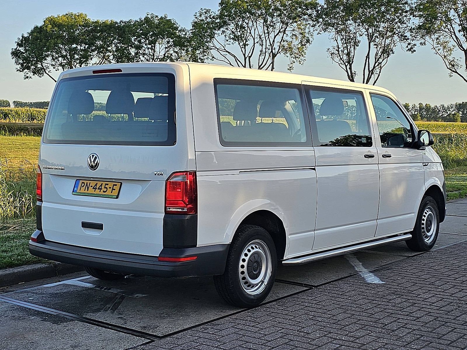 VOLKSWAGEN TRANSPORTER 2.0 TDI l2h1 combi 9-pers ac, Auto's, Voorwielaandrijving, Gebruikt, Euro 6, 4 cilinders