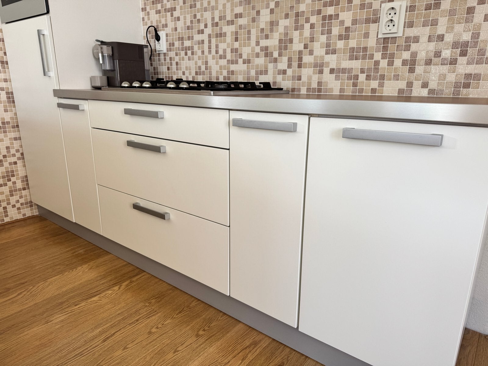 Wie geeft deze keuken 2e thuis.Moderne keuken met kookeiland, Ophalen, Gebruikt, Wit, Overige typen