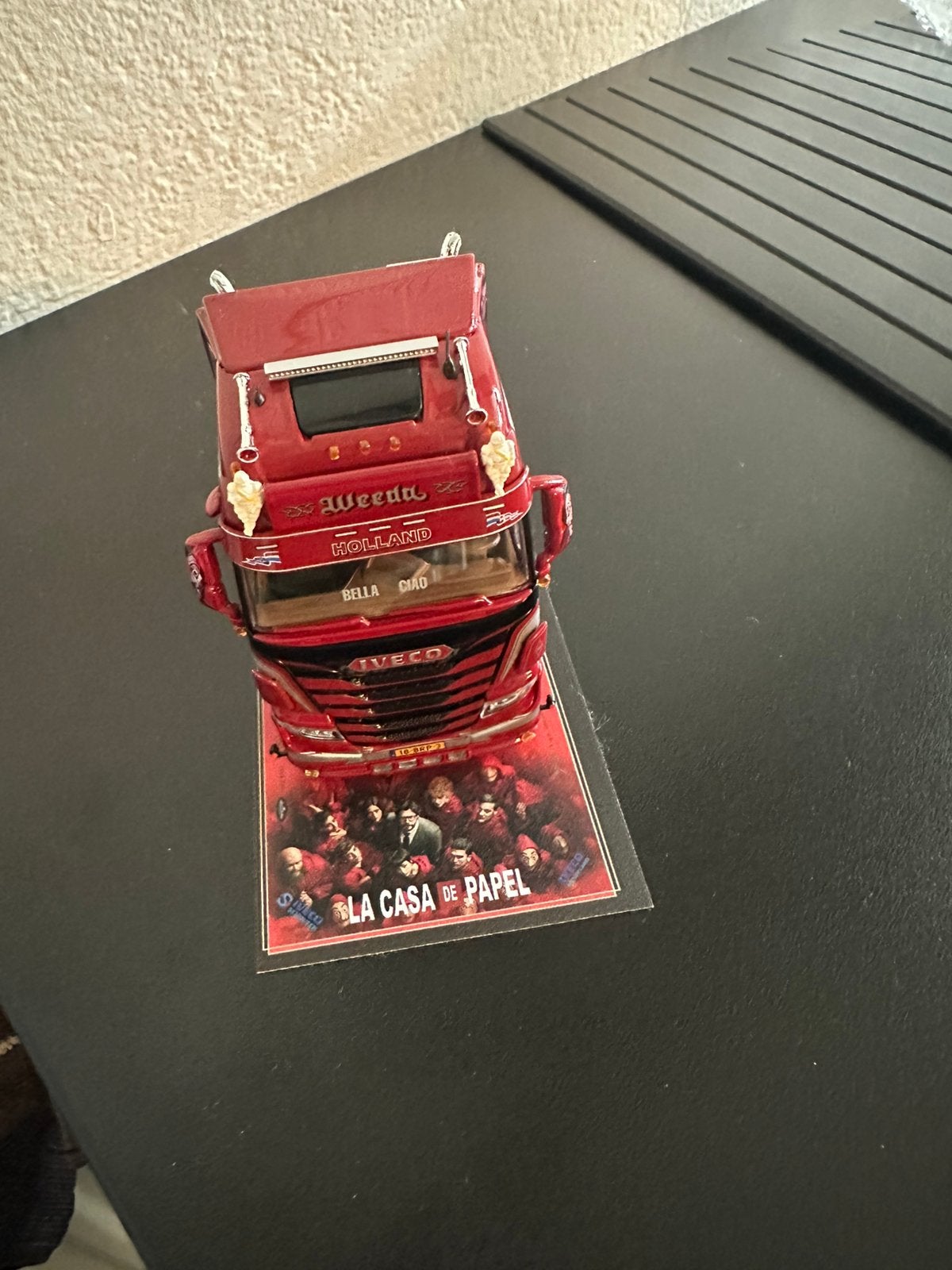 ⭐️Iveco Tekno Weda La Casa de Papel⭐️, Hobby en Vrije tijd, Modelbouw | Auto's en Voertuigen, Verzenden, Zo goed als nieuw, Truck