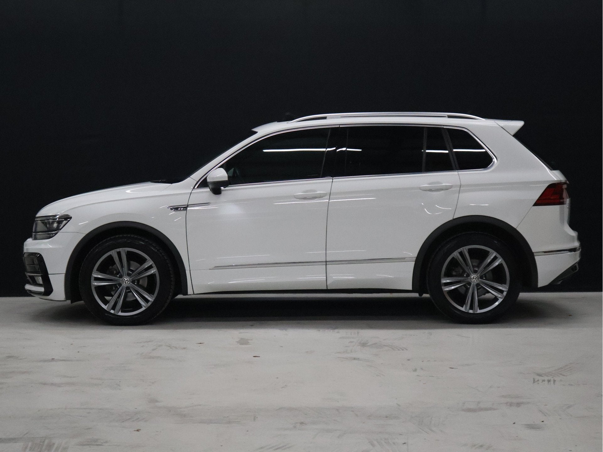 Foto 2 van Volkswagen Tiguan 1.4 TSI ACT Comfortline Business R Line [S