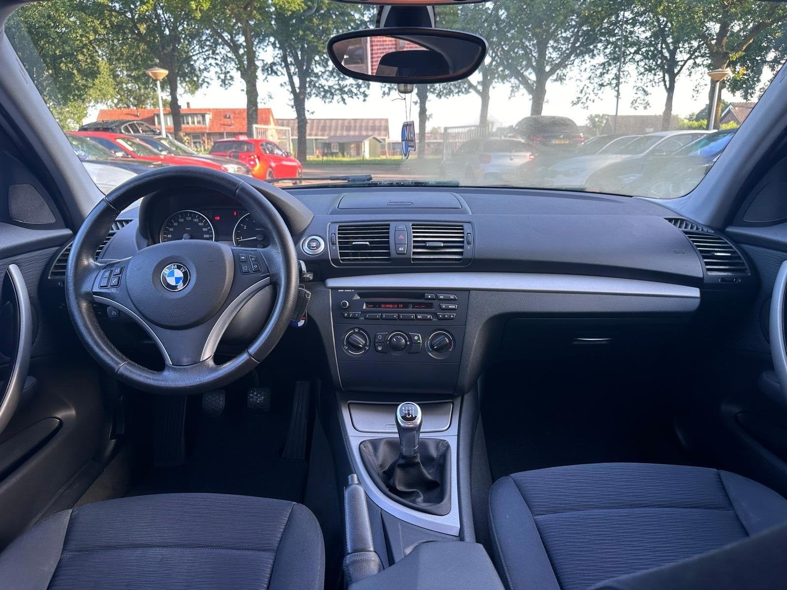 BMW 1-serie 116i Business Line|Nieuwe Ketting + Klepseals|Ai, Auto's, 1596 cc, Gebruikt, Zwart, 635 kg
