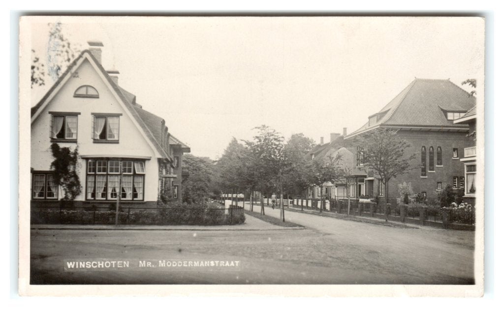 Winschoten, Mr. Moddermanstraat - Fotokaart, Verzamelen, Ansichtkaarten | Nederland, Ophalen of Verzenden, 1920 tot 1940, Gelopen