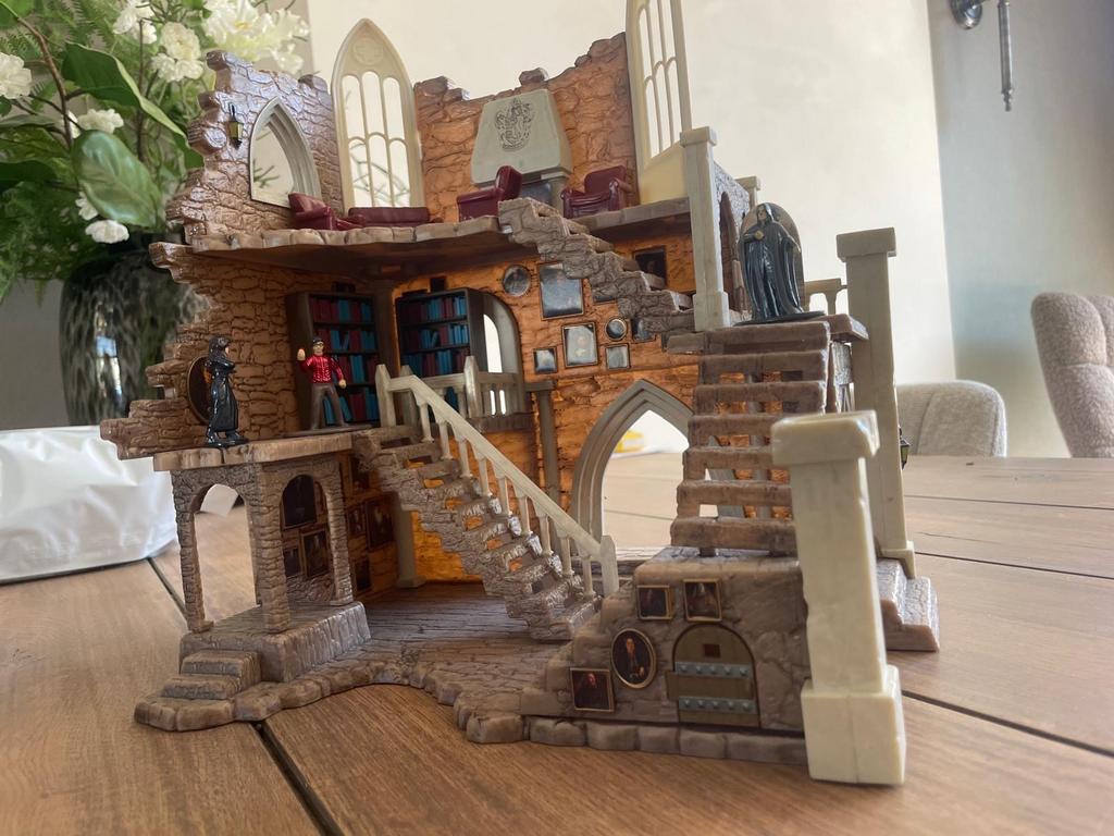 Harry Potter Zweinstein Speelset met Figuren en Meubels, Ophalen of Verzenden, Zo goed als nieuw, Jongen of Meisje