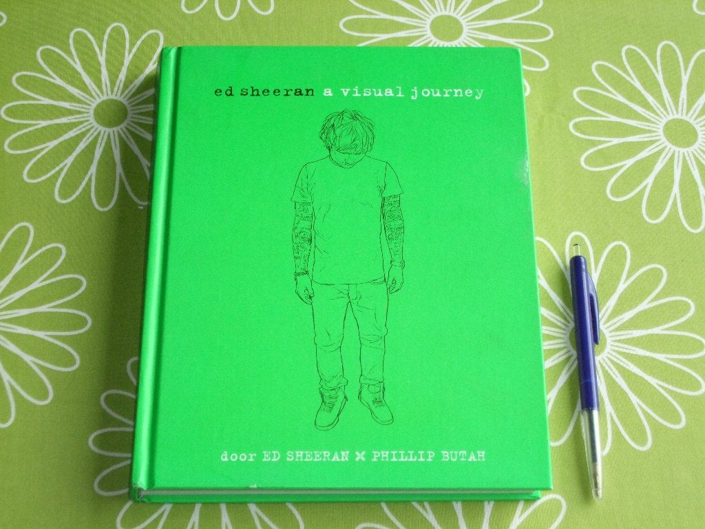 Ed Sheeran - A visible journey, Verzamelen, Muziek, Artiesten en Beroemdheden, Gebruikt, Boek, Tijdschrift of Artikel, Ophalen of Verzenden