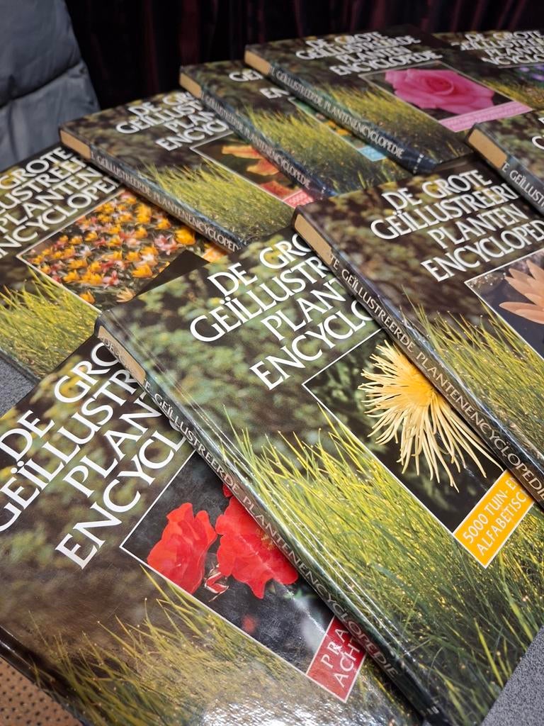 10-delige Grote Geïllustreerde Planten Encyclopedie, Ophalen of Verzenden, Gelezen, Bloemen en Planten