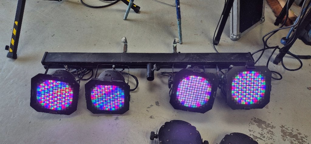 4x Showtec LED Par 56 incl. Stairville Power DMX Bar, Muziek en Instrumenten, Ophalen, Gebruikt, Licht, Geluidgestuurd