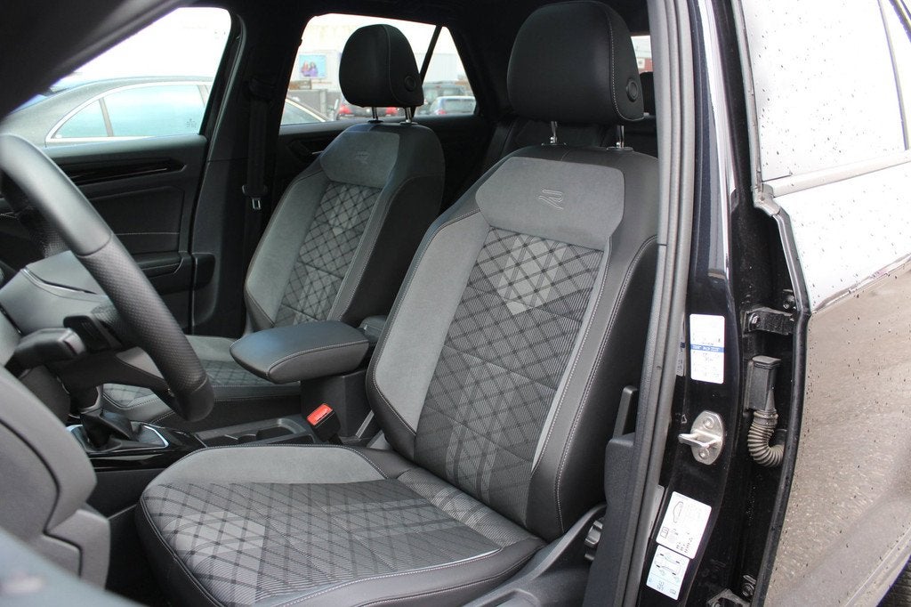 Volkswagen T-Roc 1.5 TSI 3x R-Line | Panoramadak | IQ Light, Auto's, 1258 kg, Zwart, 4 cilinders, 150 pk