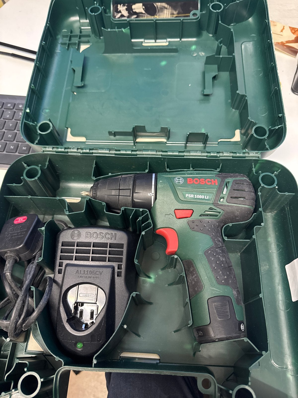 Bosch PSR 1080 LI Accuboormachine met lader en koffer, Gebruikt, Variabele snelheid, Ophalen of Verzenden, Boor- en Schroefmachine