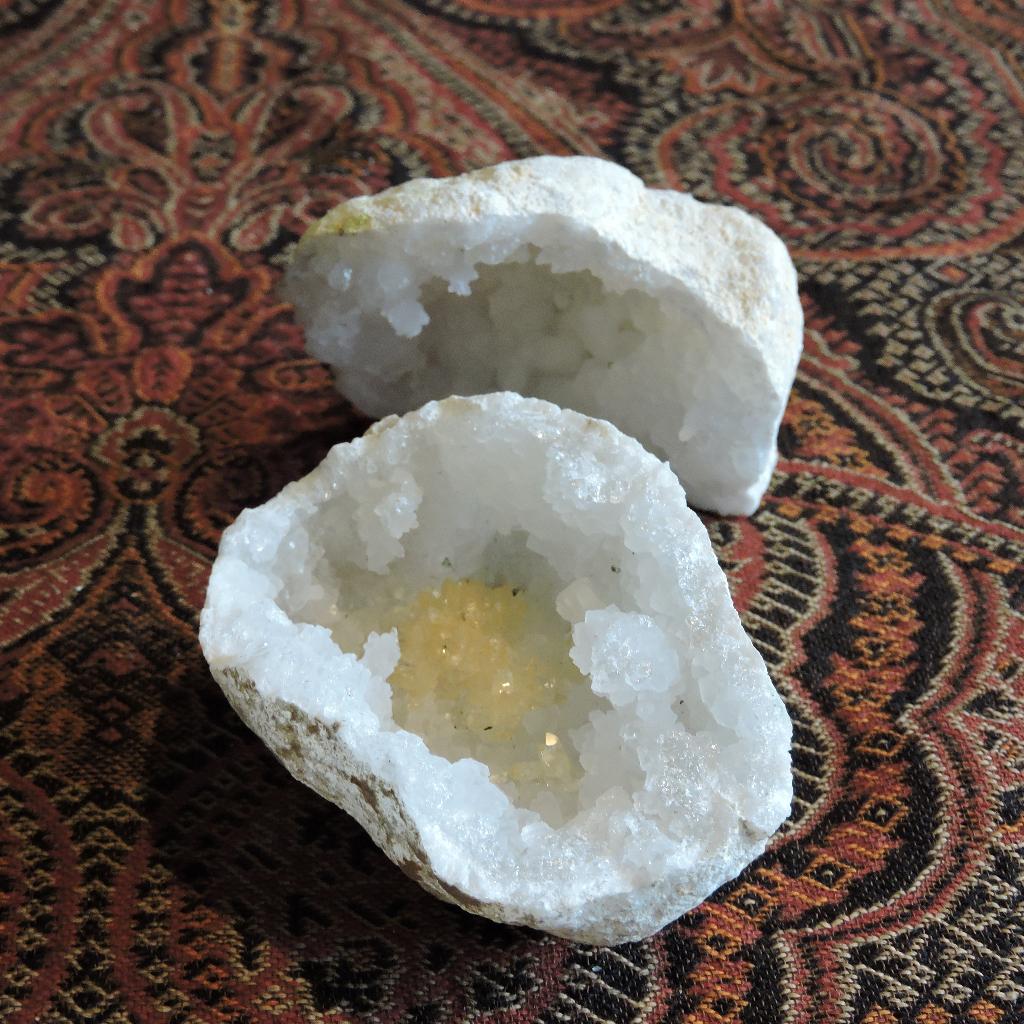 Geode mineraal kwarts 10 cm, Verzamelen, Ophalen of Verzenden, Mineraal
