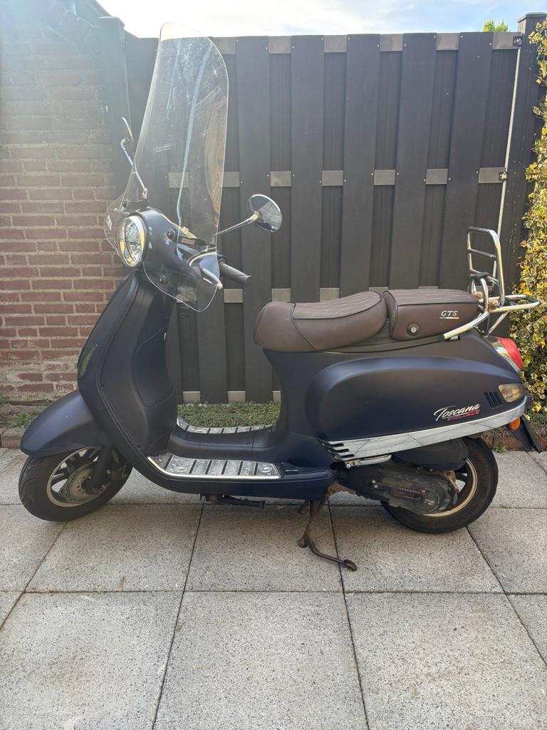 GTS Toscana Exclusive Scooter, Fietsen en Brommers, Snorfietsen en Snorscooters, Gebruikt, Overige merken, Benzine, Ophalen