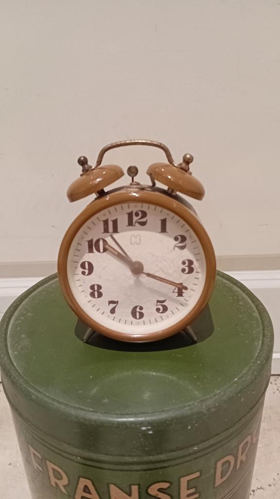 Retro Hema Wekker met Alarmfunctie - Bruin, Ophalen of Verzenden, Gebruikt, Analoog