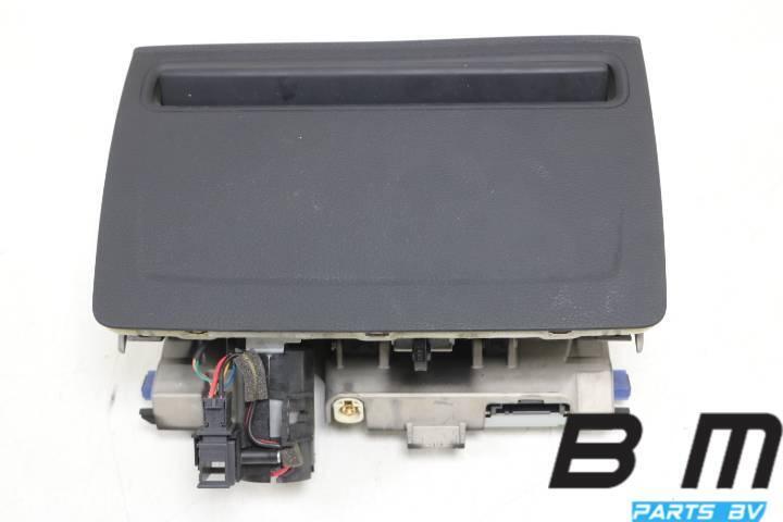 MMi Beeldscherm Audi A3 8V0857273H, Gebruikt