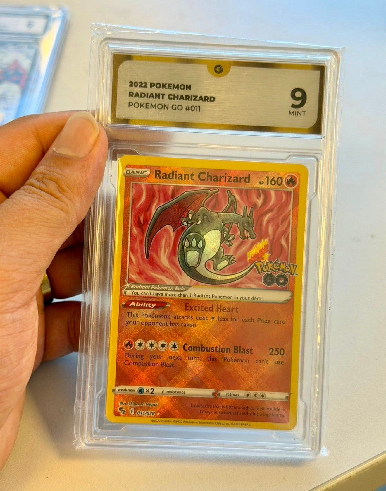 Radiant Charizard 011/078 Pokémon GO 2022 Grade 9 Slab, Ophalen of Verzenden, Zo goed als nieuw, Losse kaart