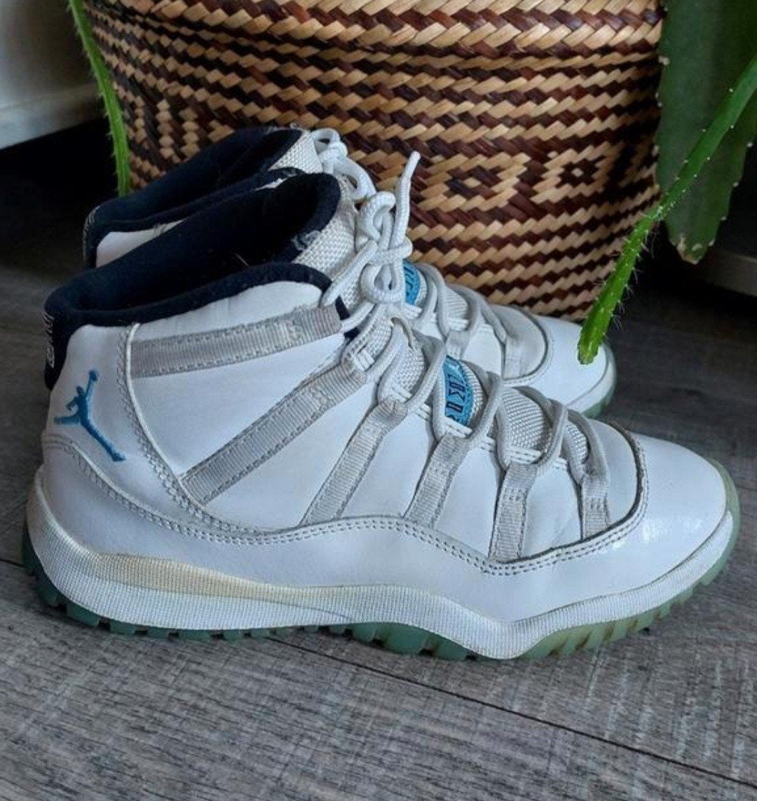 Jordan 11 Retro Legend Blue 35, Kinderen en Baby's, Ophalen of Verzenden, Gebruikt, Jongen of Meisje, Schoenen
