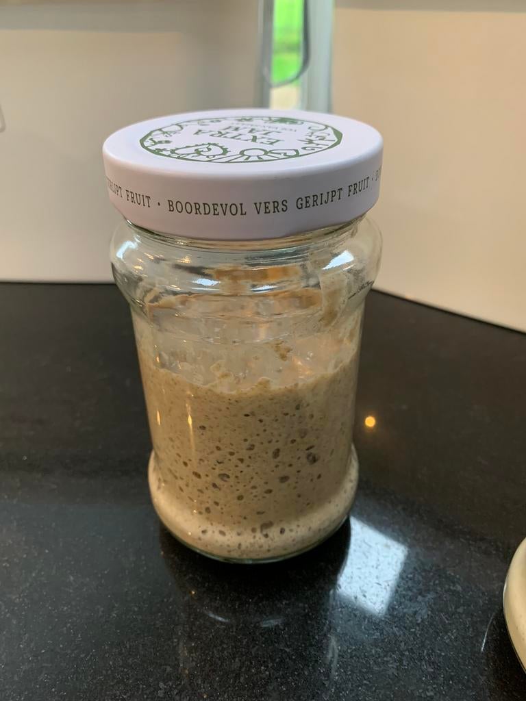 Verschillende soorten verse desem zuurdesem brood bakken, Ophalen