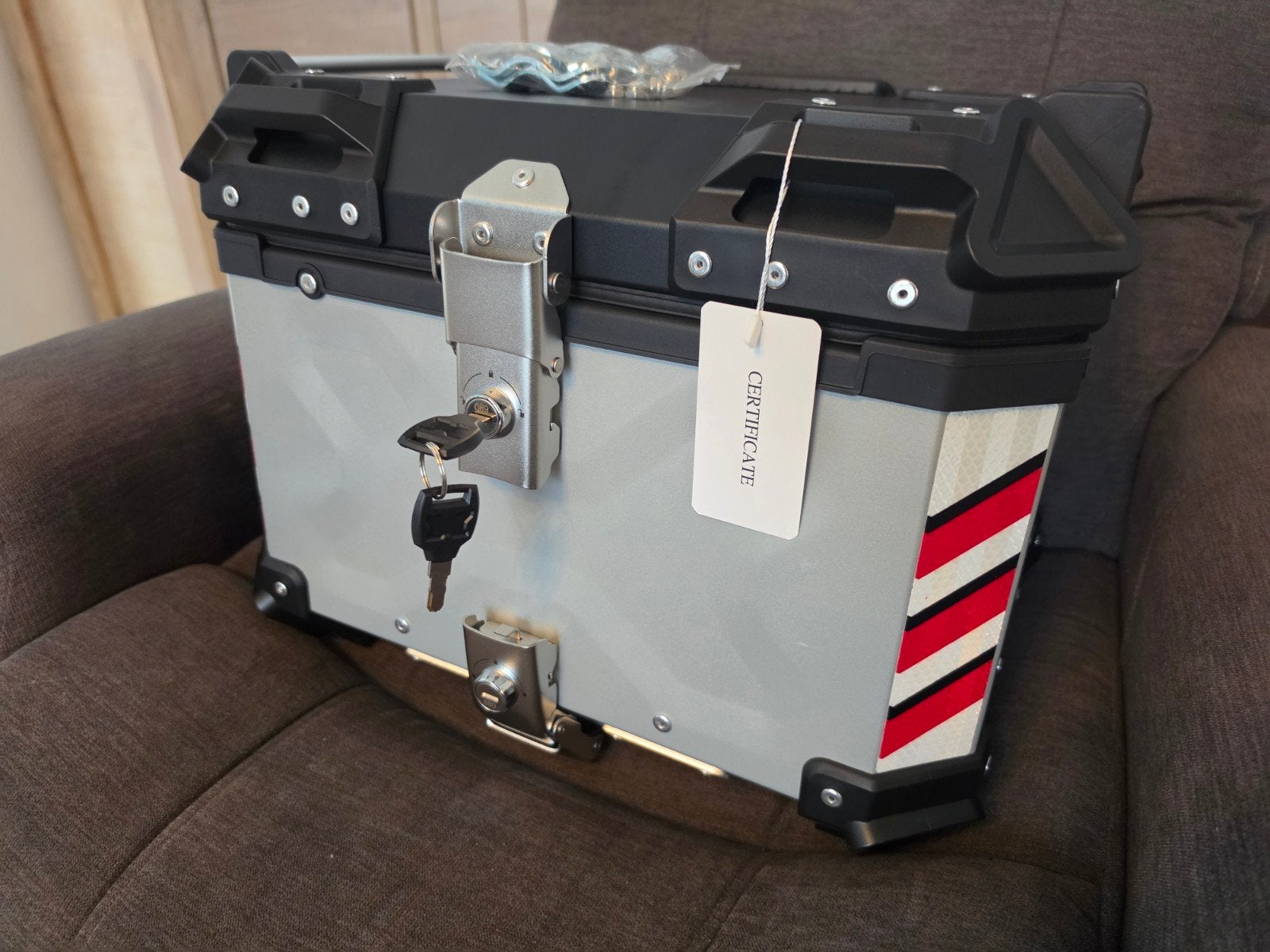 Nieuwe Motor Topkoffer 45 liter met Rugleuning en Binnenvoer, Motoren, Ophalen of Verzenden