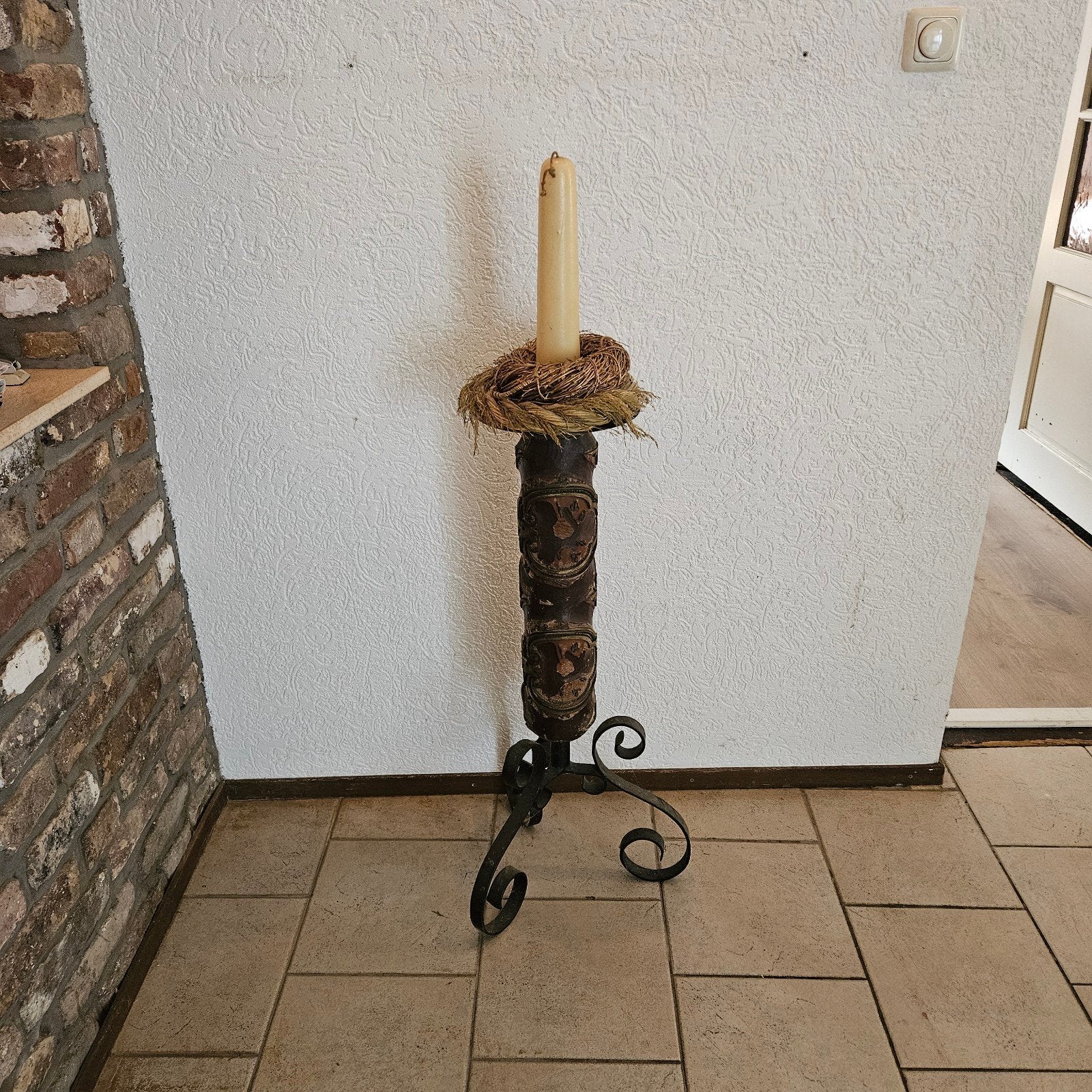 Antieke kandelaar met smeedijzeren voet, Ophalen, Gebruikt, Bruin, Kandelaar