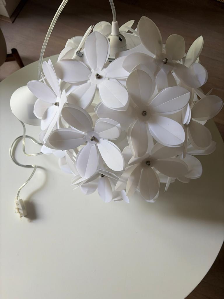 Karwei Hanglamp Bloem - Witte Bloemen Lamp, Huis en Inrichting, Lampen | Hanglampen, Ophalen, Zo goed als nieuw, Kunststof, Minder dan 50 cm