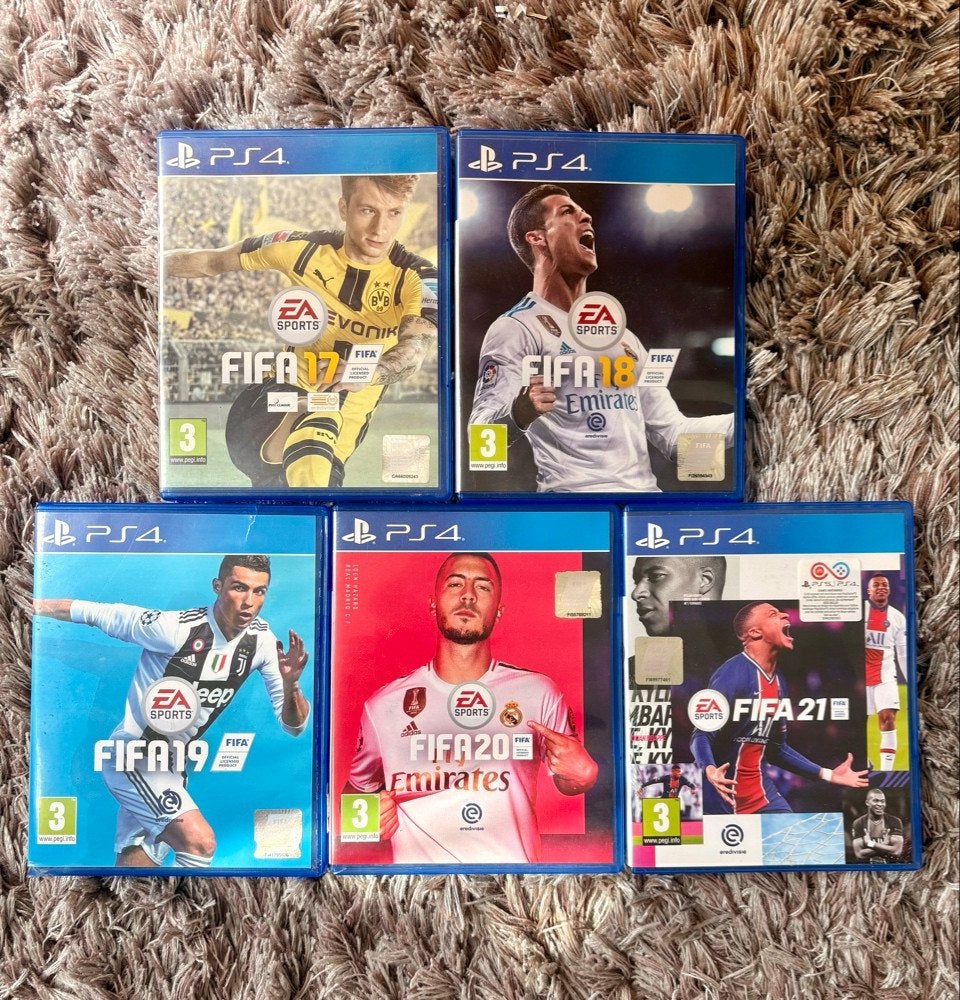 FIFA 17, FIFA 18, FIFA 19, FIFA 20 en FIFA 21 Playstation 4, Ophalen, Gebruikt, 1 speler, Eén computer