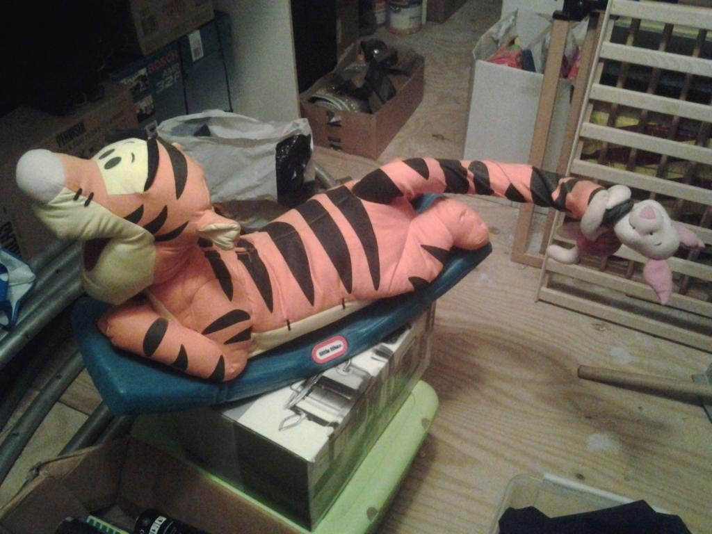 Tijger knuffel op schommelstoel met Knorretje, Ophalen, Oranje, Gebruikt, Overige merken