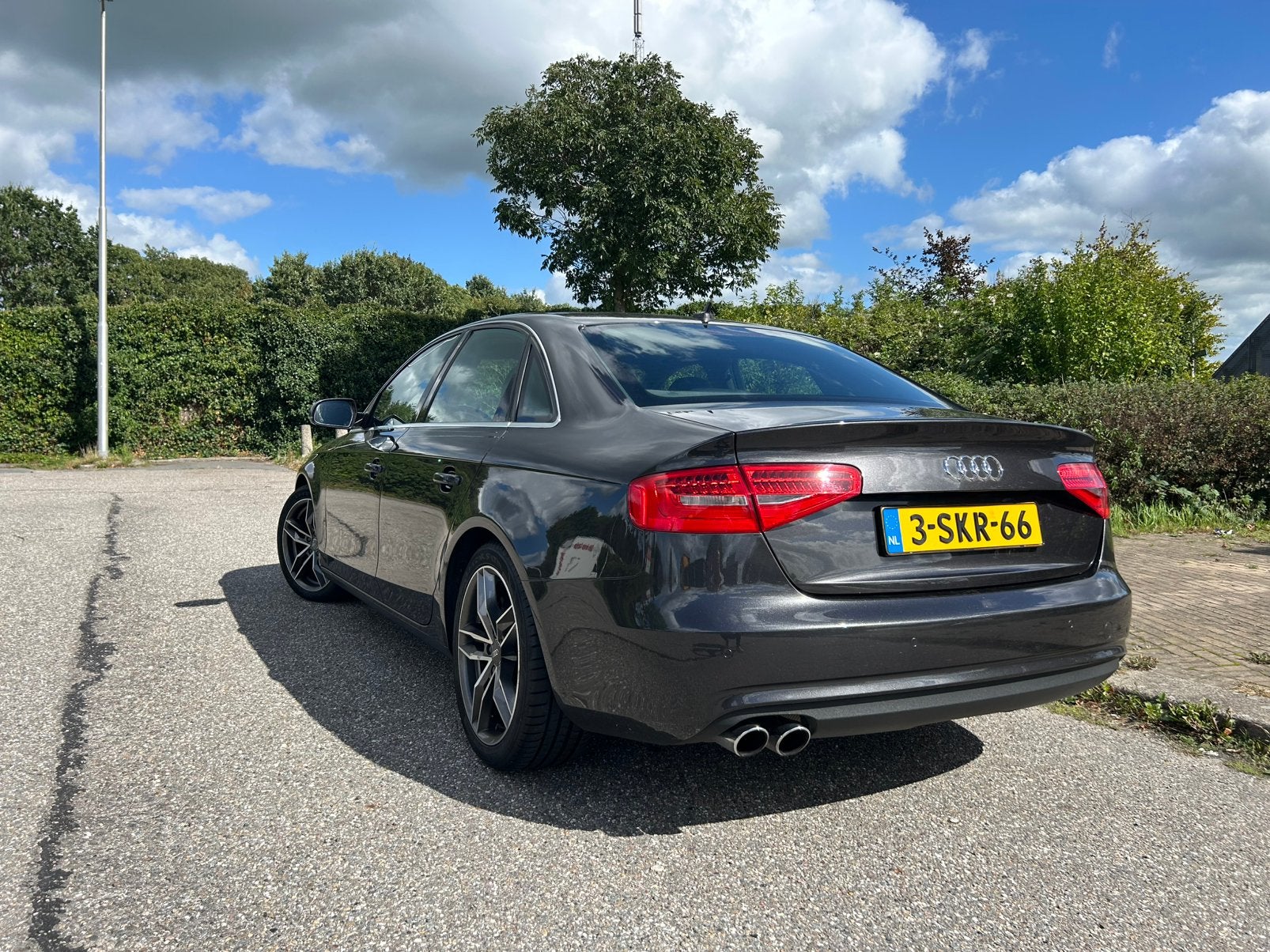 Mooie Audi A4 1.8 Limousine Edition S line leer Lavagrijs., Auto's, Voorwielaandrijving, Dealer onderhouden, Euro 6, 4 cilinders