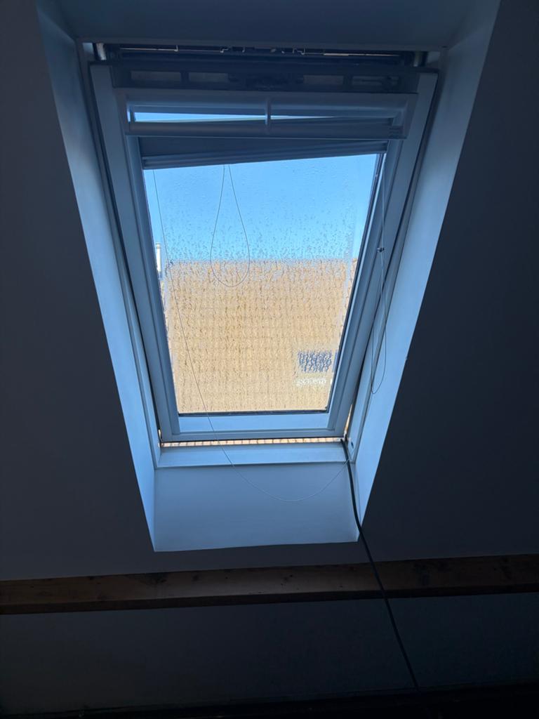 Velux Dakraam met zonwering (zonwering defect), Ophalen, Gebruikt, Minder dan 80 cm, Dakraam