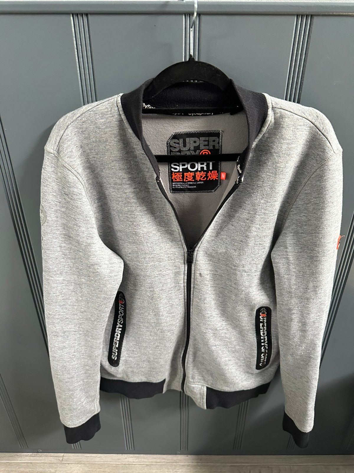 Prachtig vest van Superdry maat M, Ophalen of Verzenden, Zo goed als nieuw, Maat 38/40 (M), Grijs