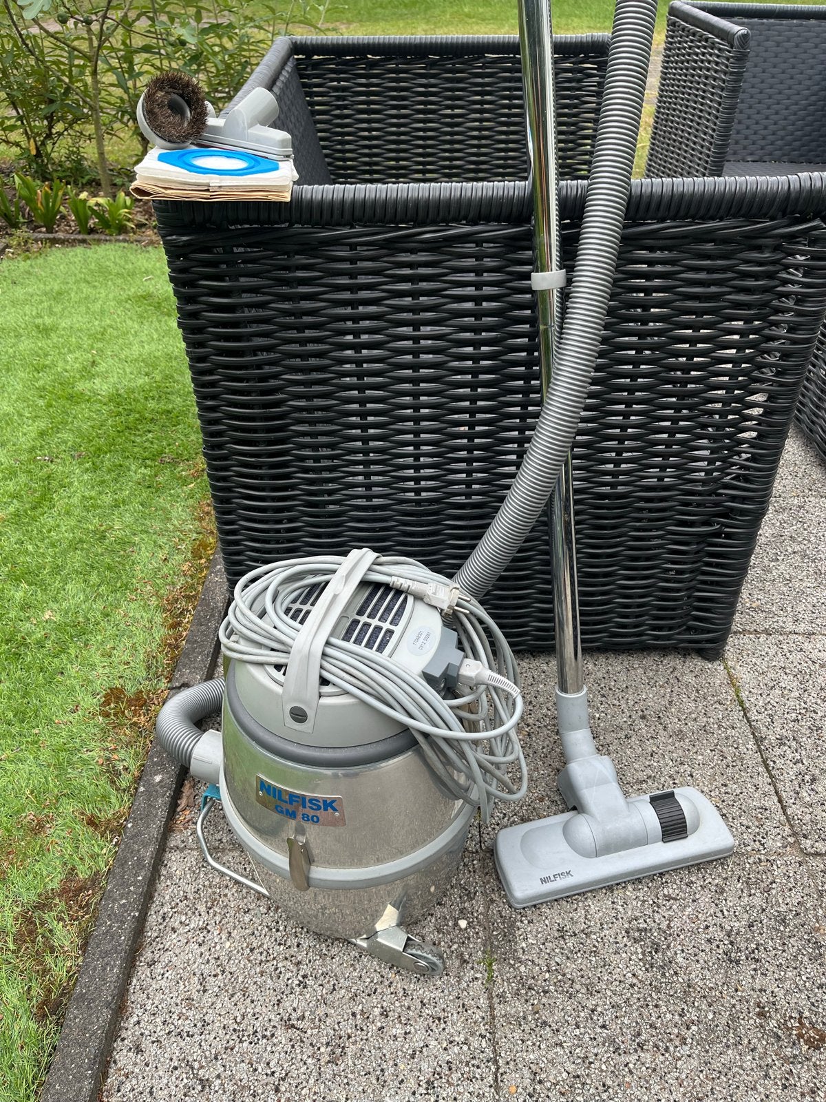 Nilfisk GM 80 professionele stofzuiger 1200W + accessoires, Gebruikt, Industriële stofzuiger, 1200 tot 1600 watt, Ophalen