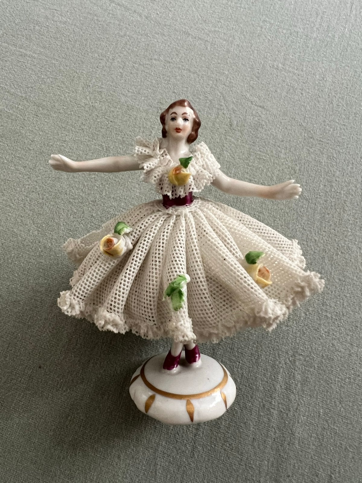 Vintage porseleinen beeldje danseres met kanten jurk, Ophalen of Verzenden