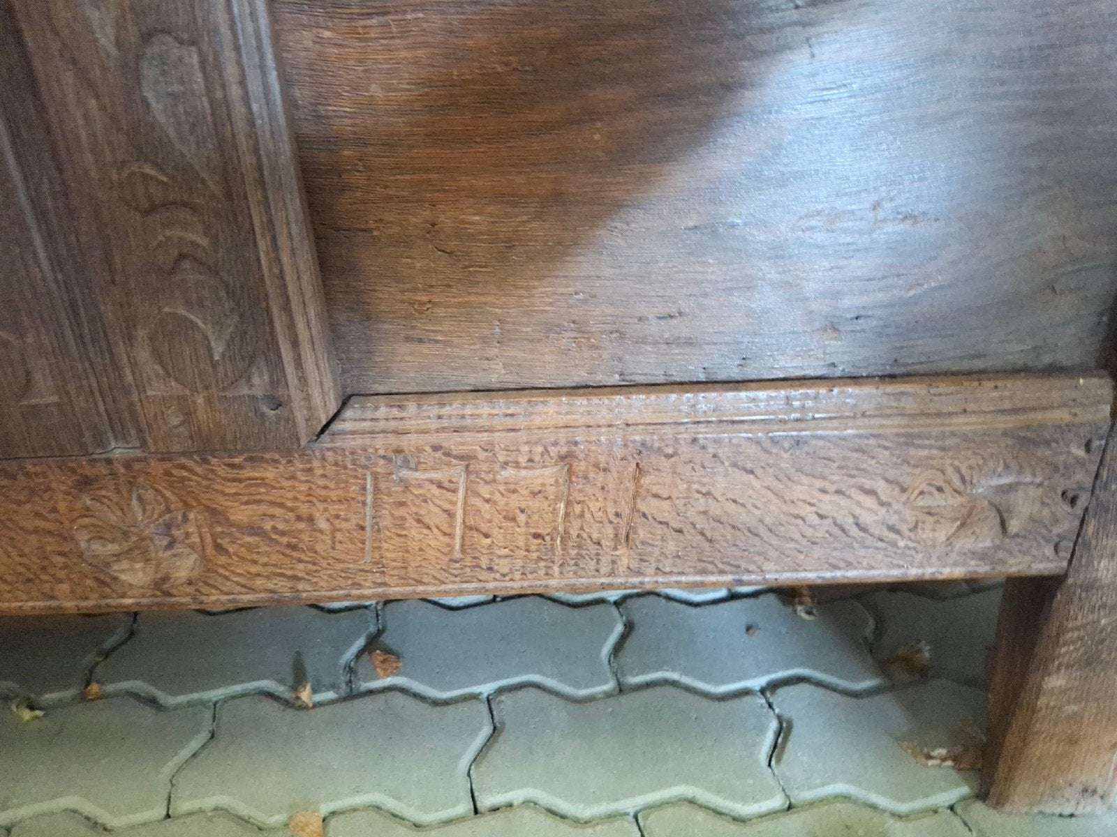 Antieke eikenhouten kist met houtsnijwerk, Ophalen of Verzenden
