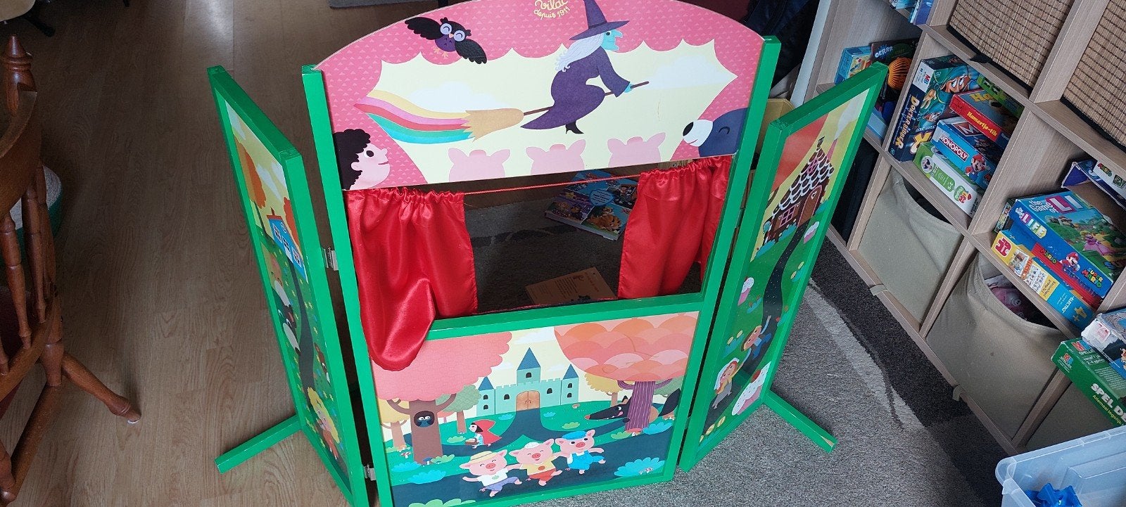 Houten poppenkast met leuke illustraties, Ophalen, Gebruikt, Jongen of Meisje