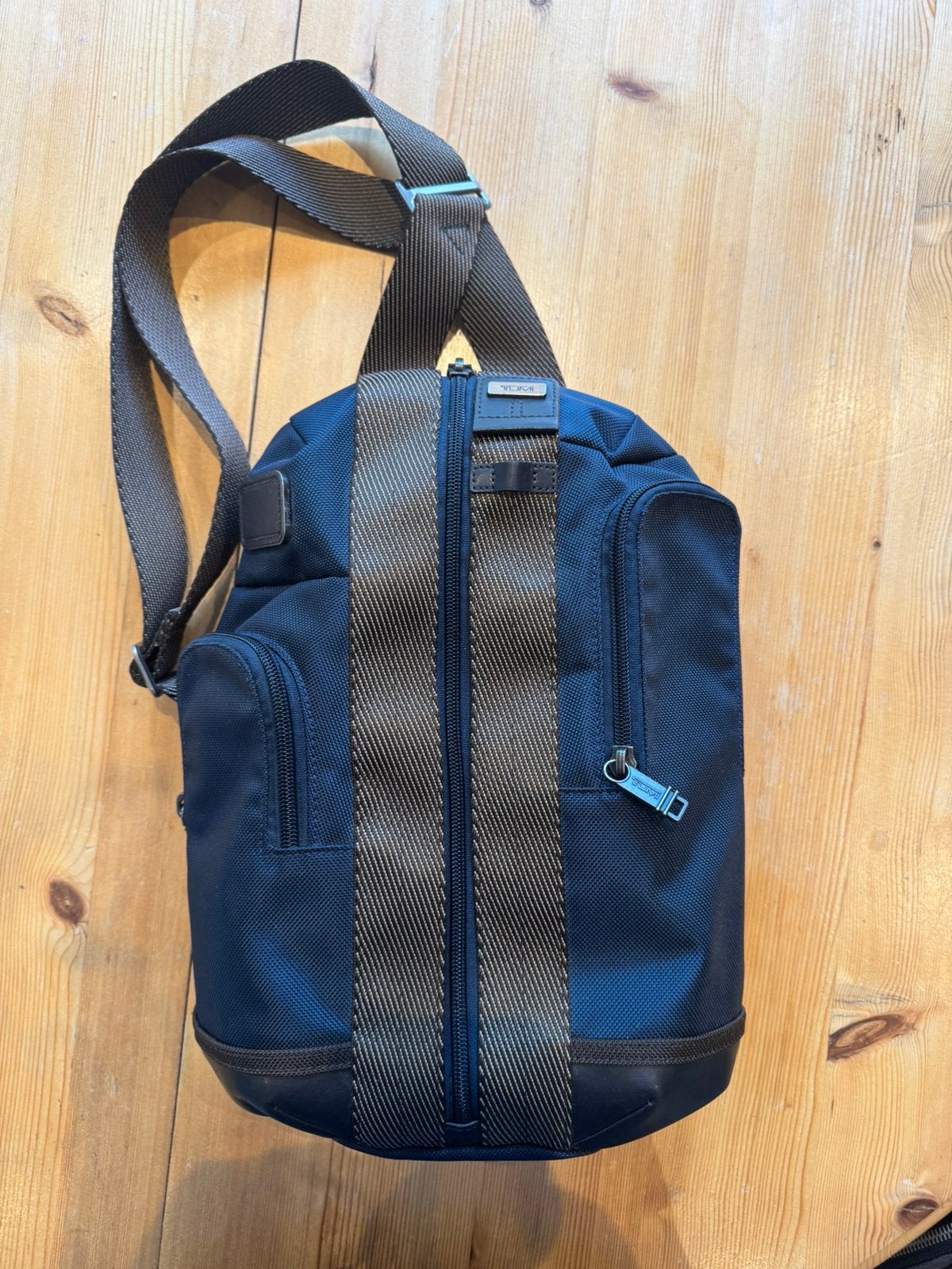 Tumi slingbag, blauw in nieuwstaat, Ophalen of Verzenden, Zo goed als nieuw, Blauw