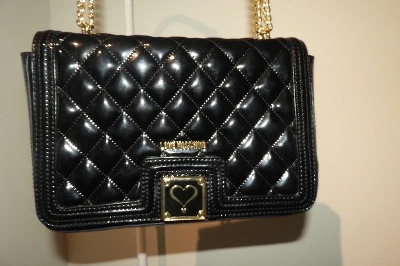Love Moschino lak tas chique gouden hardware zo goed als nie, Verzenden, Zo goed als nieuw, Zwart, Handtas