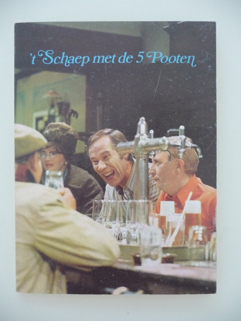 boek T'SCHAEP MET DE 5 POOTEN televisieserie van Eli Asser, Ophalen of Verzenden