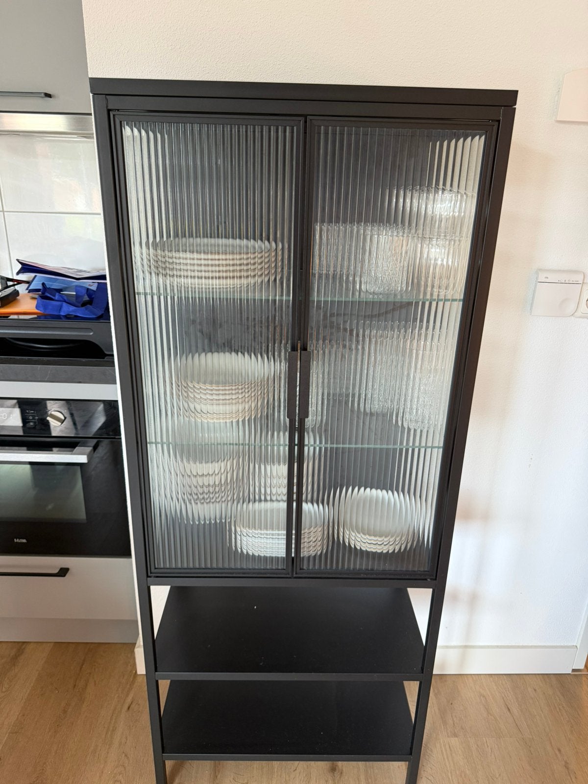 IKEA MOSSJÖN Vitrinekast met 2 deuren, 60x34x146 cm, Ophalen, 50 tot 100 cm, Zo goed als nieuw, 150 tot 200 cm