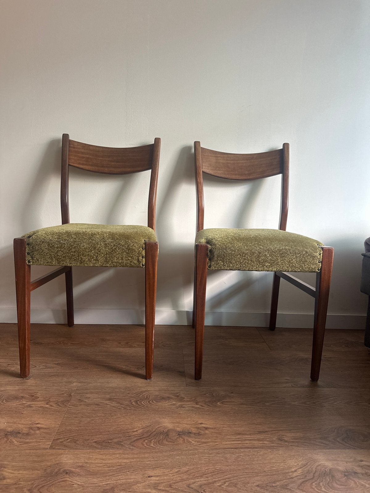 Set van 2 vintage stoelen met groene bekleding, Ophalen