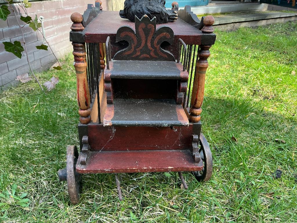 Houten circus wagen, Ophalen