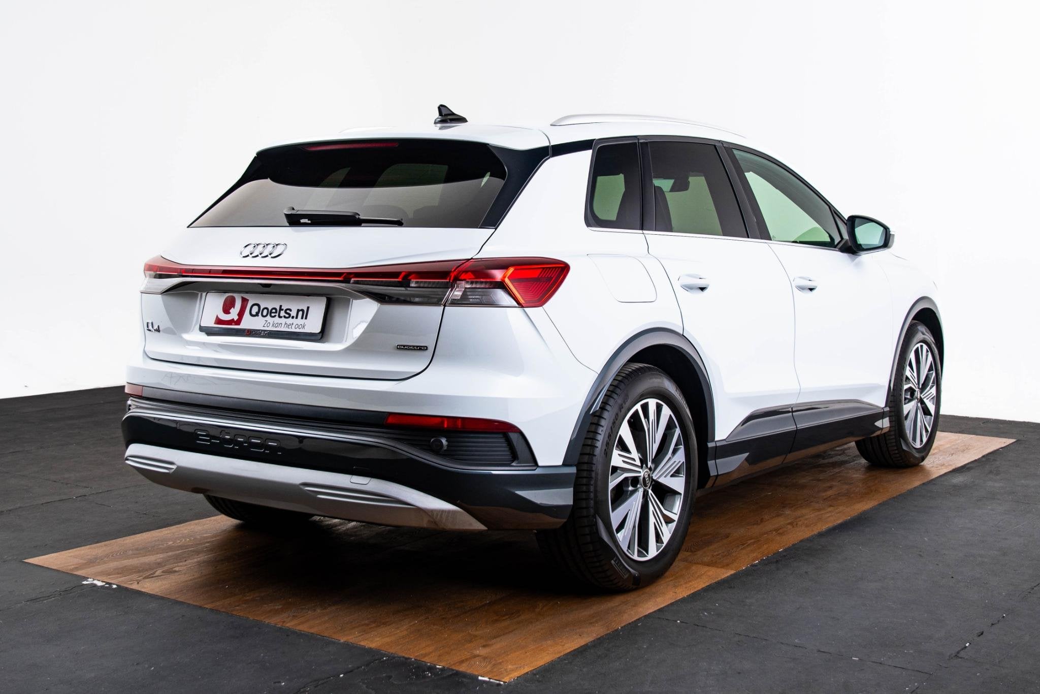 Audi Q4 e-tron 45 quattro Advanced edition 82 kWh S line int, Auto's, Stof, 82 kWh, Met garantie (alle), 2135 kg