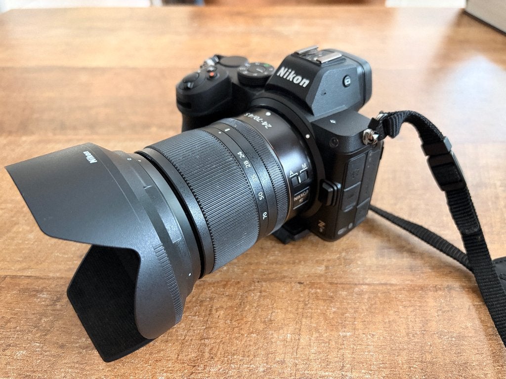 Nikon Z5 incl Nikkor 24-70, én Sigma 105mm Macro, Audio, Tv en Foto, Ophalen, Draagriem, Bluetooth, Zo goed als nieuw