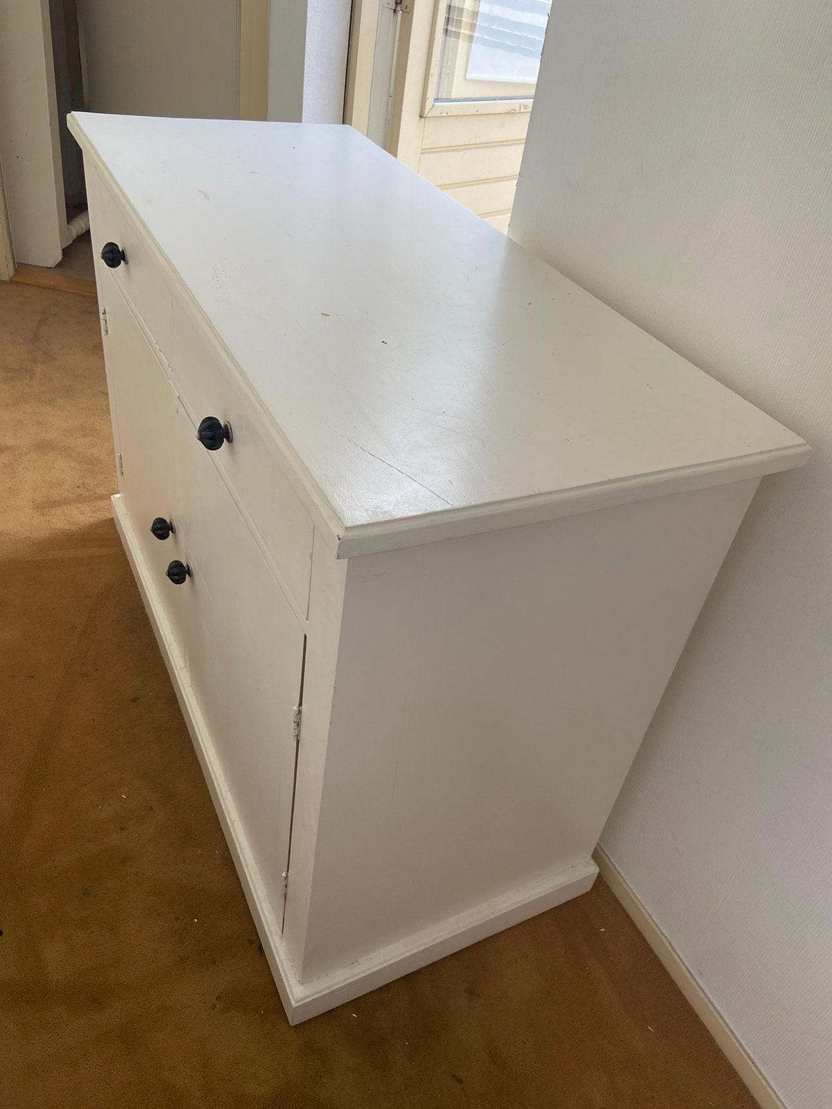 GRATIS stevige witte dressoir kast / tv-kast, Huis en Inrichting, Kasten | Dressoirs, Ophalen, Zo goed als nieuw, 25 tot 50 cm